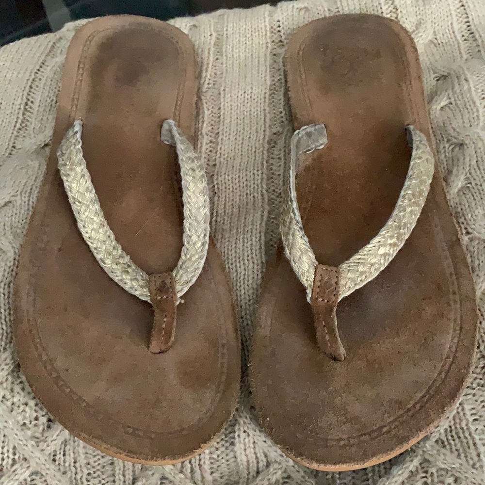 REEF FLIP FLOP SANDALS IN SIZE 8 Tan and GOLD. IN GREAT SHAPE!